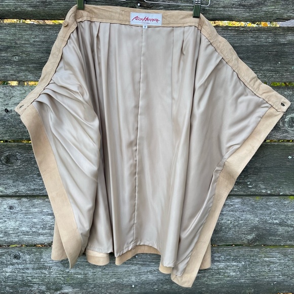 Vintage Alicia Herrera Suede Set - Picture 14 of 15